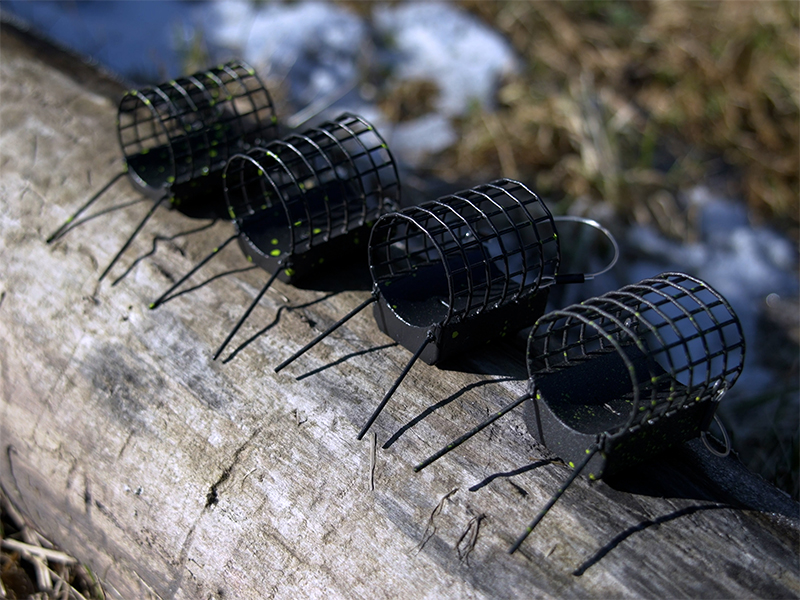 Krmítko s olověnou zátěží Delphin RiverSTIX 170g